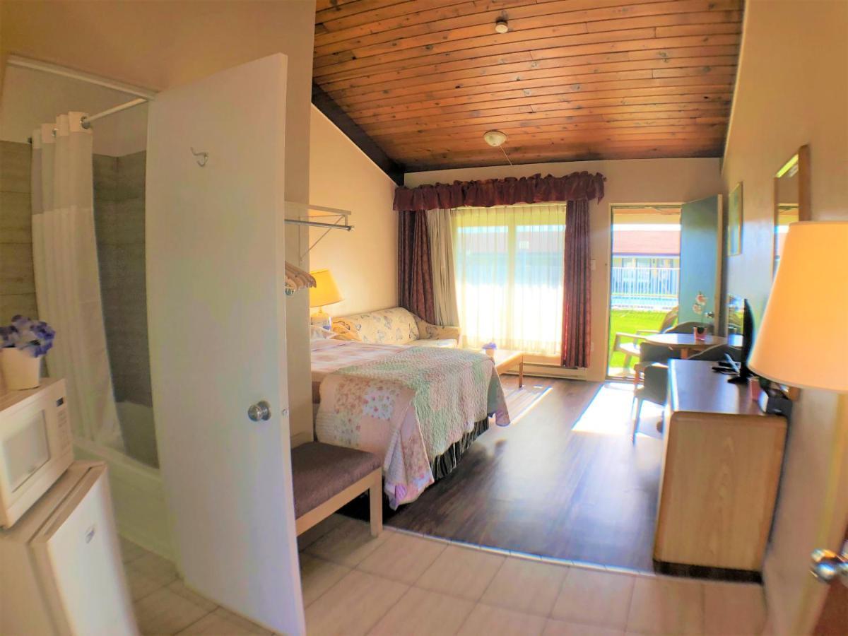 Hotel Motel Bonsoir Гранби Экстерьер фото