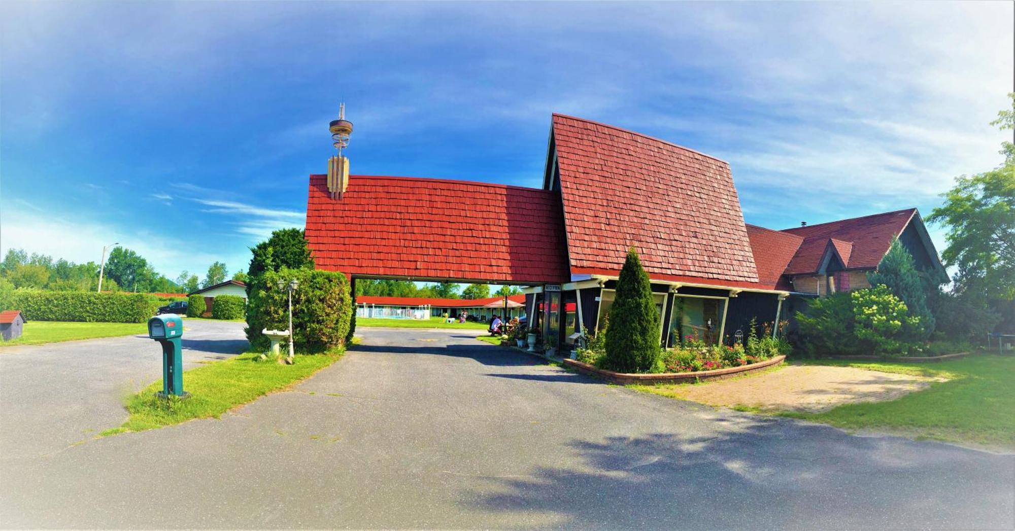 Hotel Motel Bonsoir Гранби Экстерьер фото
