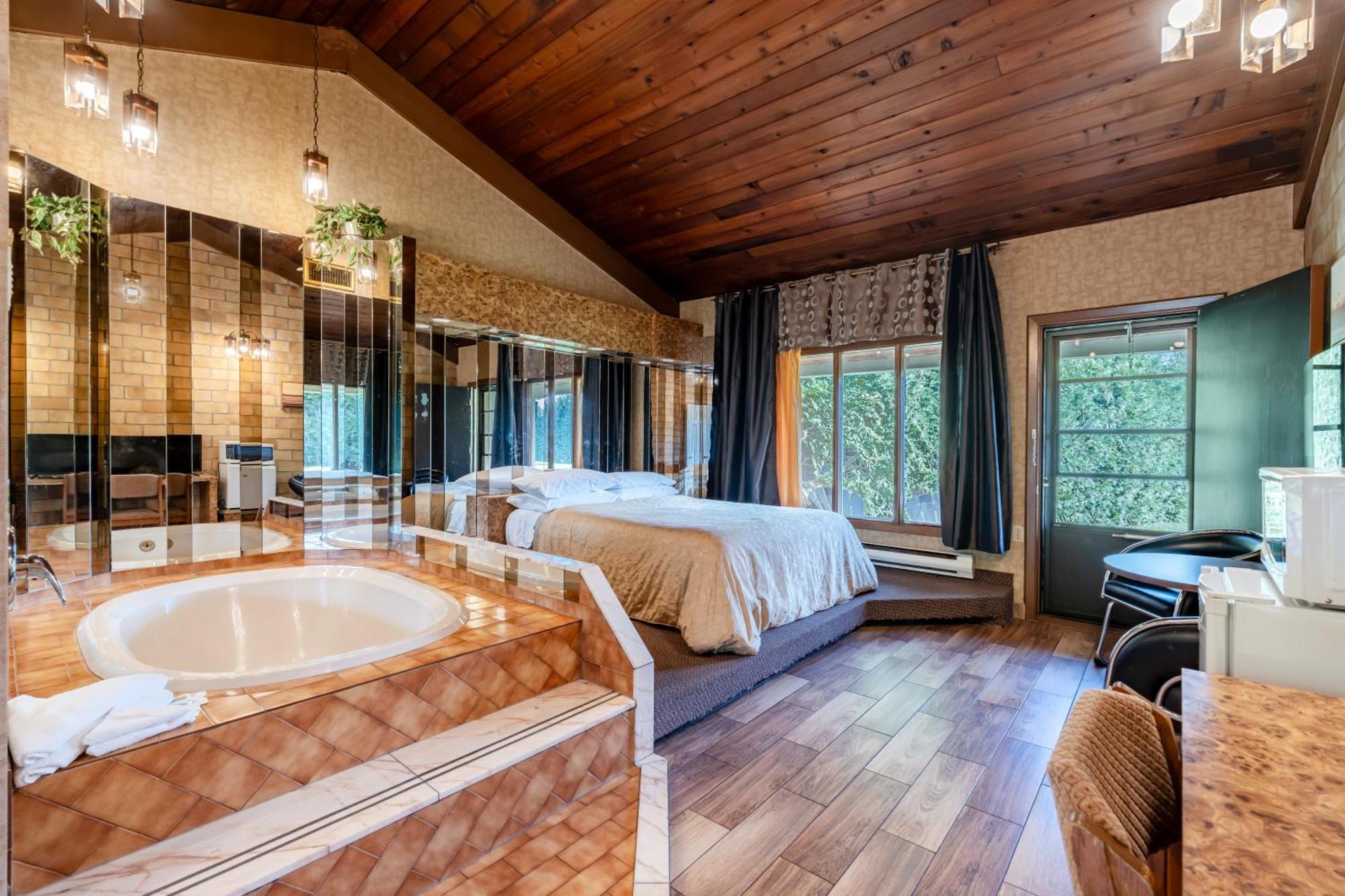 Hotel Motel Bonsoir Гранби Экстерьер фото