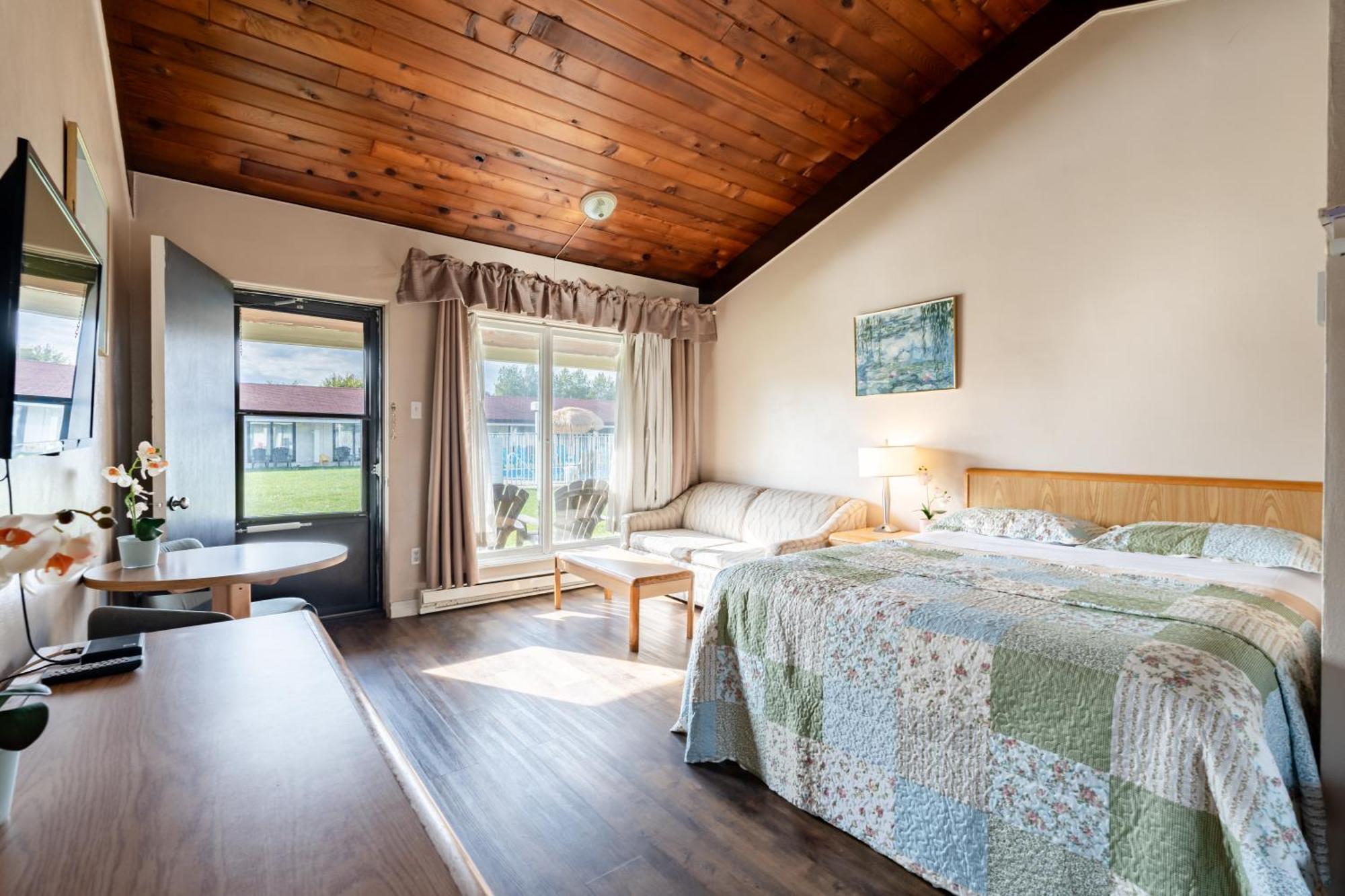 Hotel Motel Bonsoir Гранби Экстерьер фото