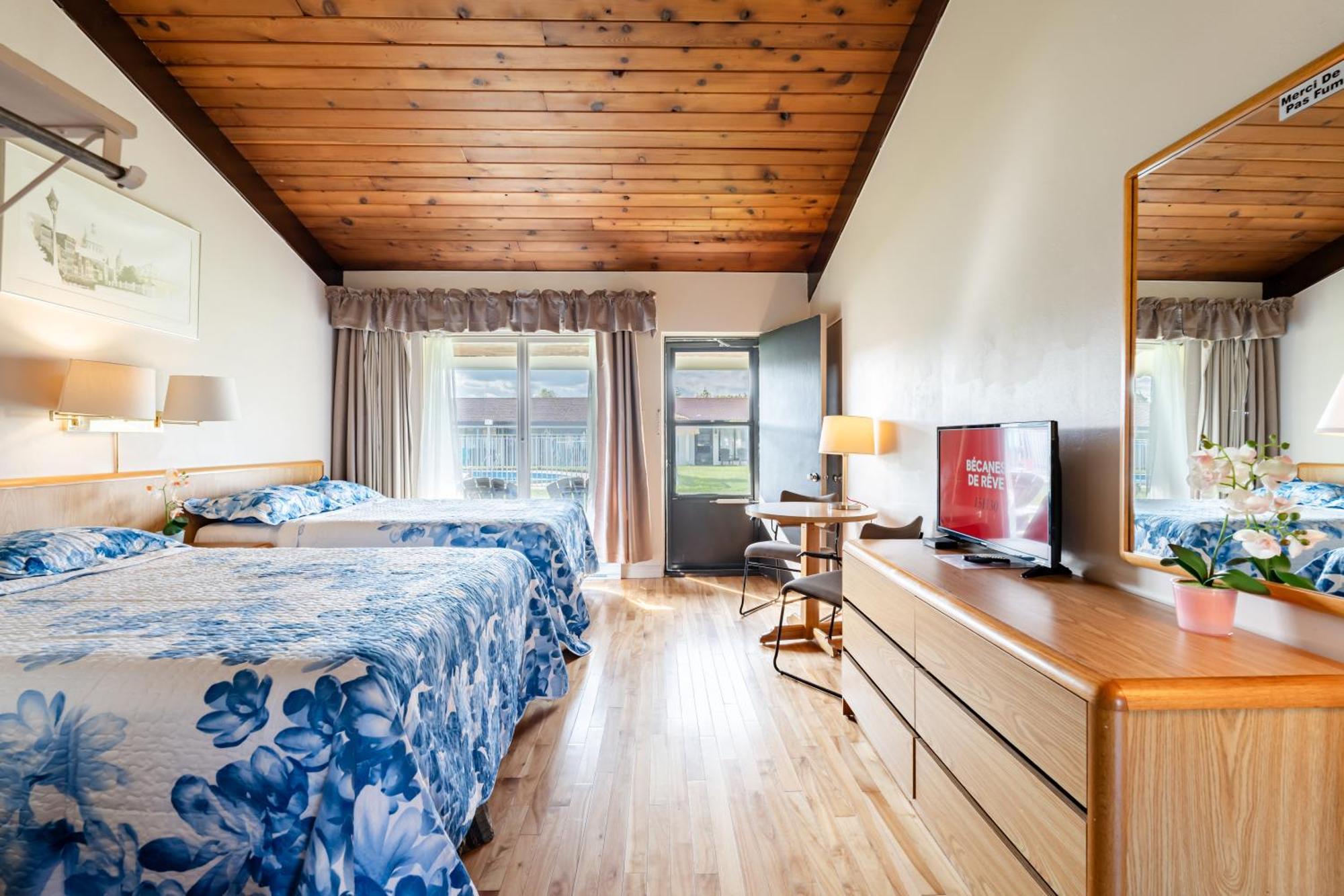 Hotel Motel Bonsoir Гранби Экстерьер фото