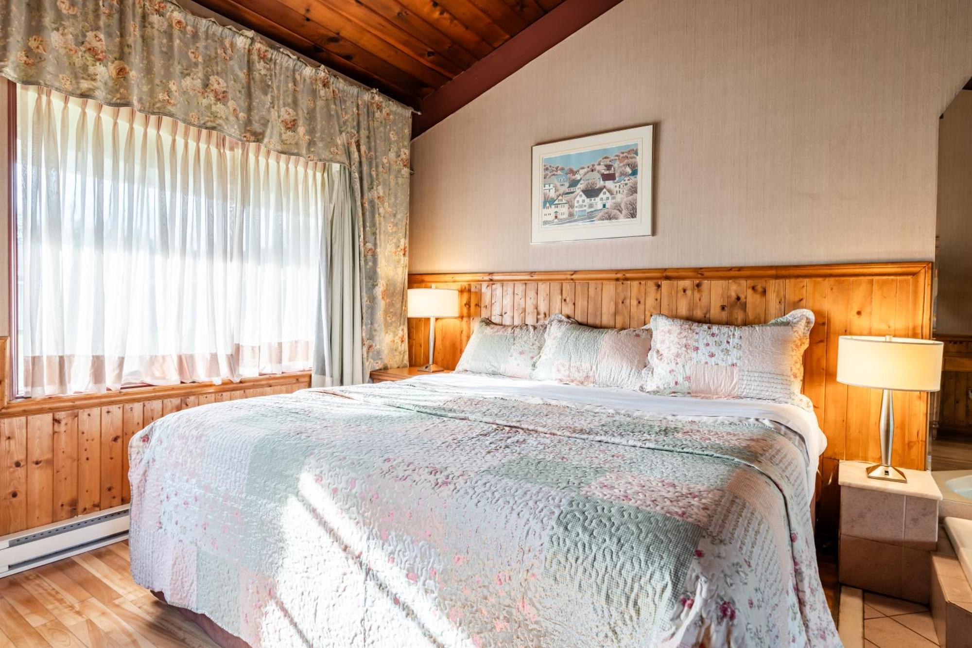 Hotel Motel Bonsoir Гранби Экстерьер фото