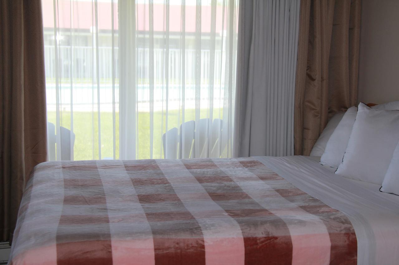 Hotel Motel Bonsoir Гранби Экстерьер фото