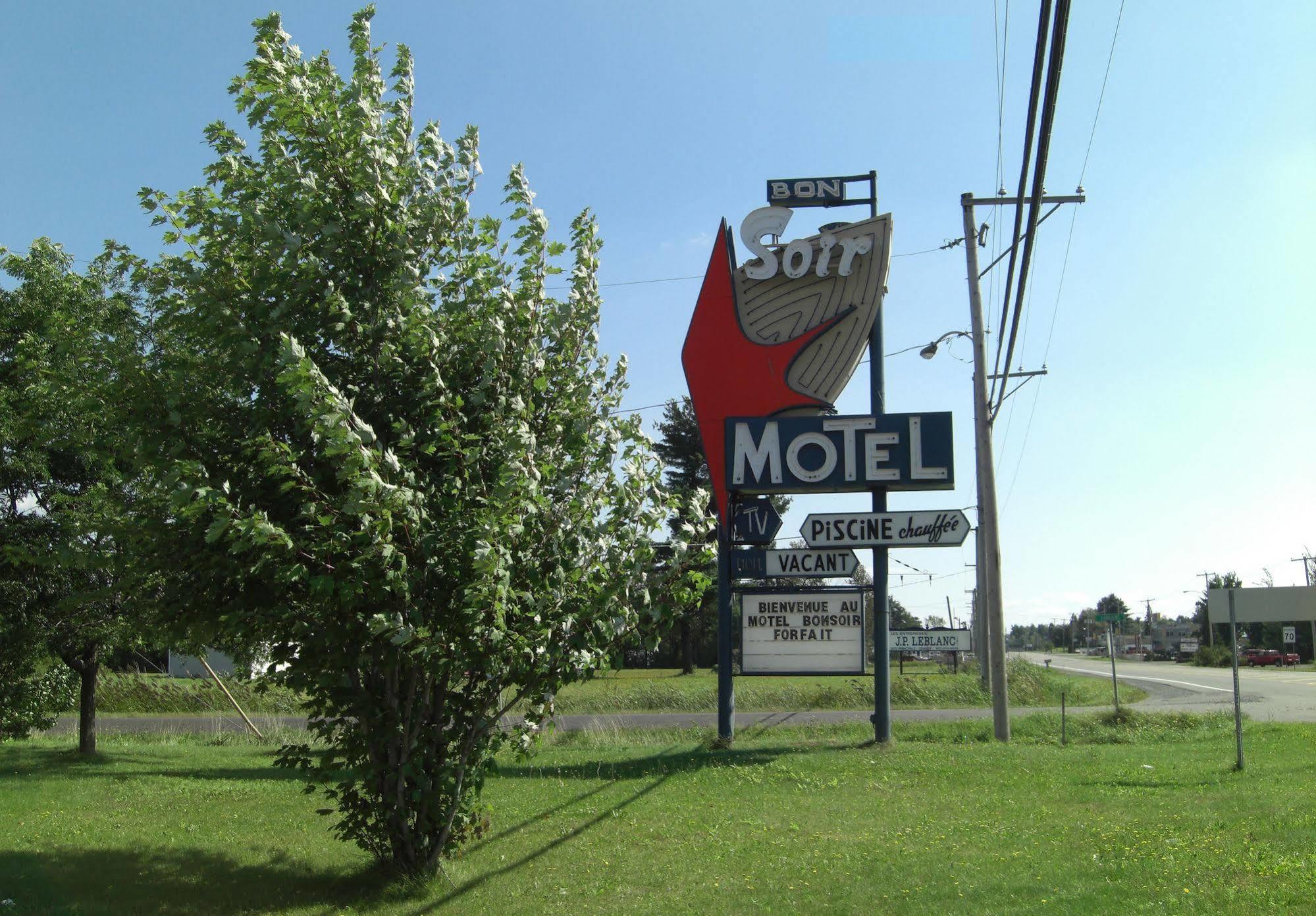 Hotel Motel Bonsoir Гранби Экстерьер фото