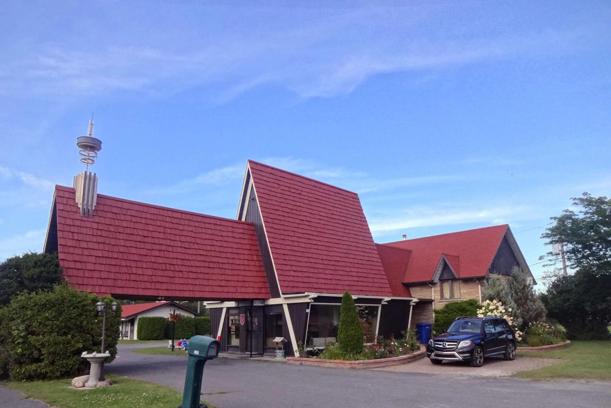 Hotel Motel Bonsoir Гранби Экстерьер фото